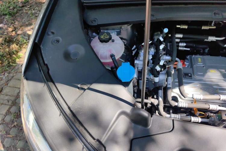 Used BYD Yuan UP 2025 Intelligent Driving Version 401 KM Dynamic Edition Engine Bay Right