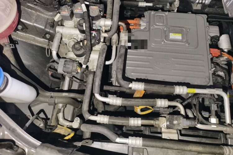 Used BYD Yuan UP 2025 Intelligent Driving Version 401 km Leading Edition Engine Bay Right
