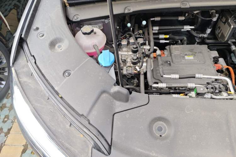 Used BYD Yuan UP 2025 Intelligent Driving Version 401 KM Dynamic Edition Engine Bay Right