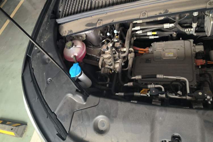 Used BYD Yuan UP 2025 Intelligent Driving Version 401 KM Dynamic Edition Engine Bay Right