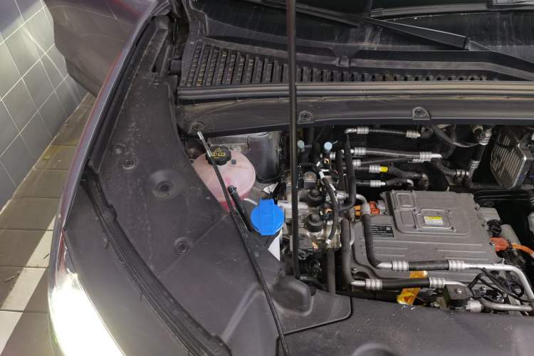 Used BYD Yuan UP 2025 Intelligent Driving Version 401 KM Dynamic Edition Engine Bay Right