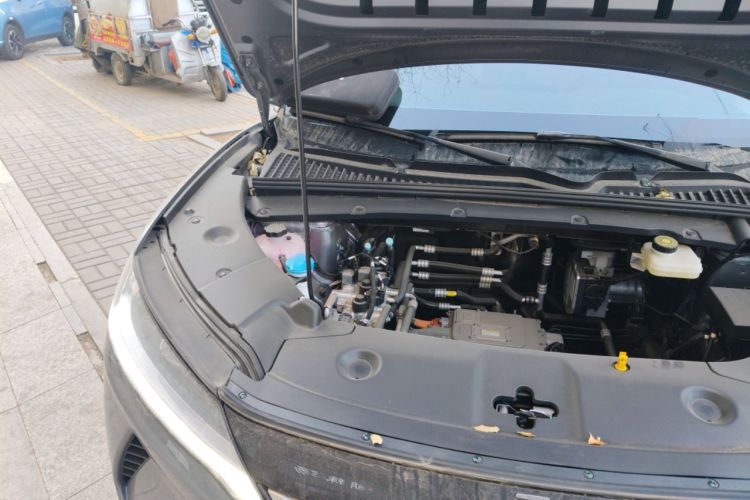 Used BYD Yuan UP 2025 Intelligent Driving Version 401 KM Dynamic Edition Engine Bay Right