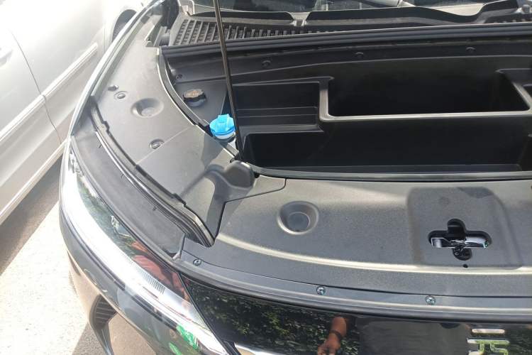Used BYD Yuan UP 2025 Model 301KM Leading Version Engine Bay Right