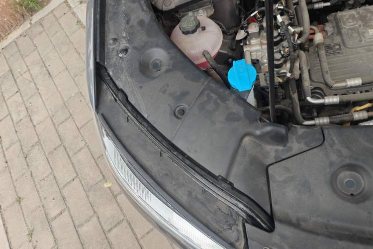 Used BYD Yuan UP 2025 Intelligent Driving Version 401 KM Dynamic Edition Engine Bay Right