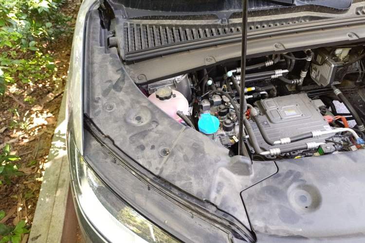 Used BYD Yuan UP 2025 Intelligent Driving Version 401 KM Dynamic Edition Engine Bay Right