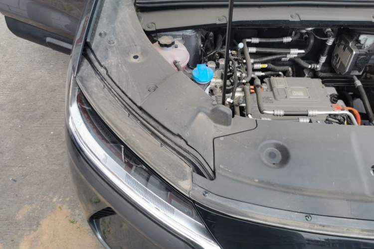 Used BYD Yuan UP 2025 Model 301KM Leading Version Engine Bay Right
