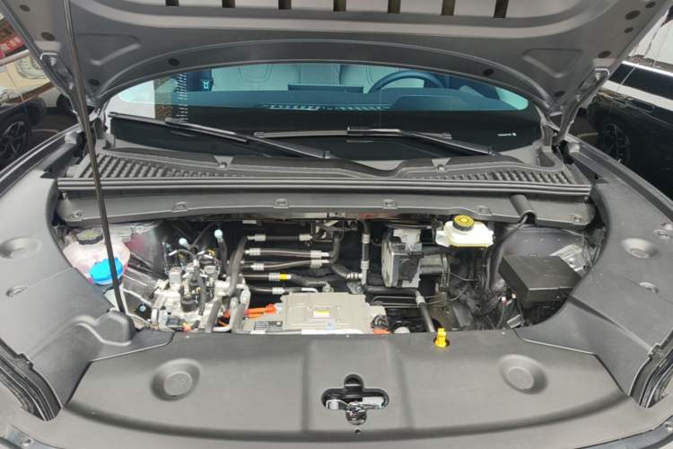 Used BYD Yuan UP 2025 Intelligent Driving Version 401 KM Dynamic Edition Engine Bay
