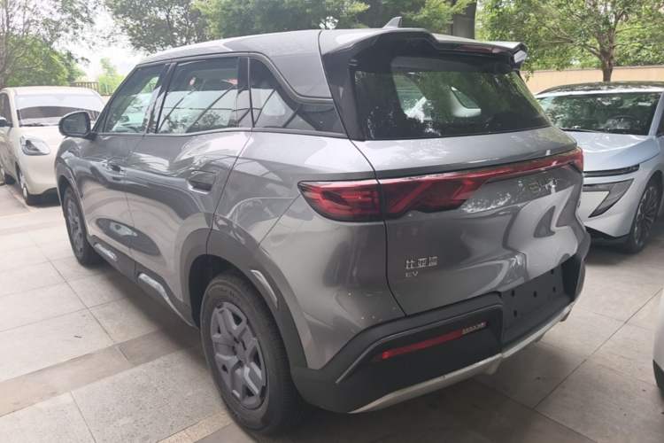 Used BYD Yuan UP 2025 Model 301KM Leading Version Exterior 2