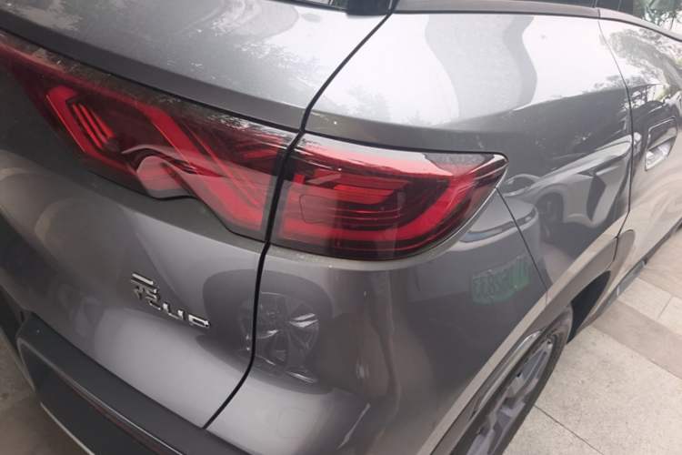 Used BYD Yuan UP 2025 Model 301KM Leading Version Exterior 3