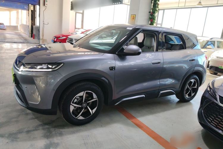 Used BYD Yuan UP 2025 Intelligent Driving Version 401 km Leading Edition Exterior 3