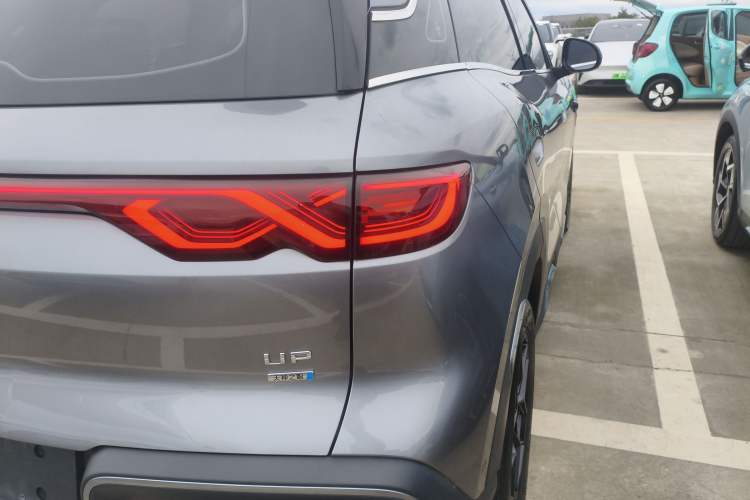 Used BYD Yuan UP 2025 Intelligent Driving Version 401 KM Dynamic Edition Exterior 3