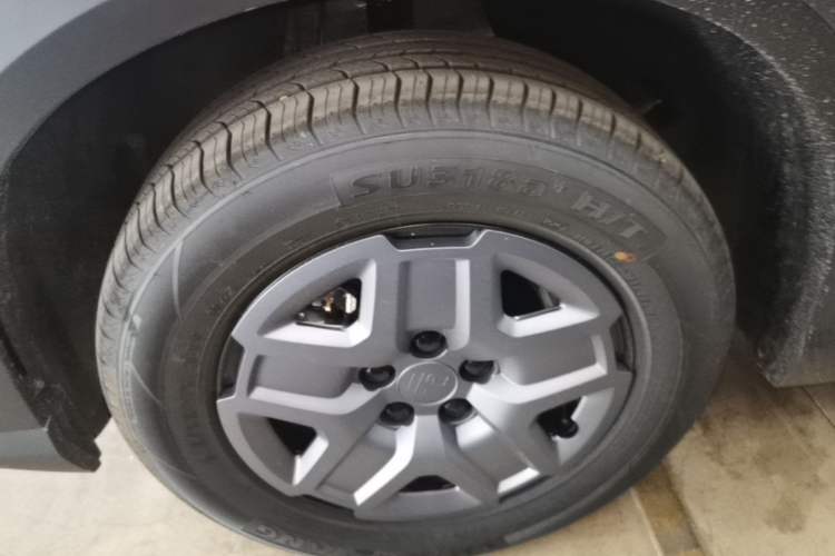 Used BYD Yuan UP 2025 Model 301KM Leading Version Exterior 4