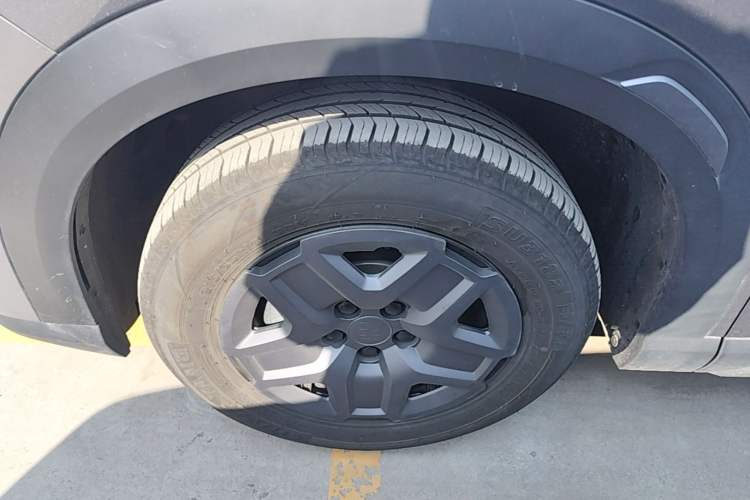 Used BYD Yuan UP 2025 Model 301KM Leading Version Exterior 4