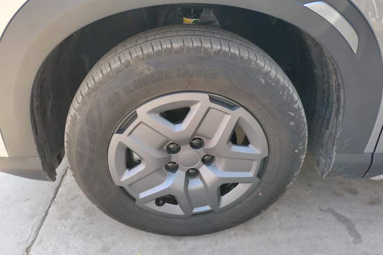 Used BYD Yuan UP 2025 Intelligent Driving Version 401 KM Dynamic Edition Exterior 4