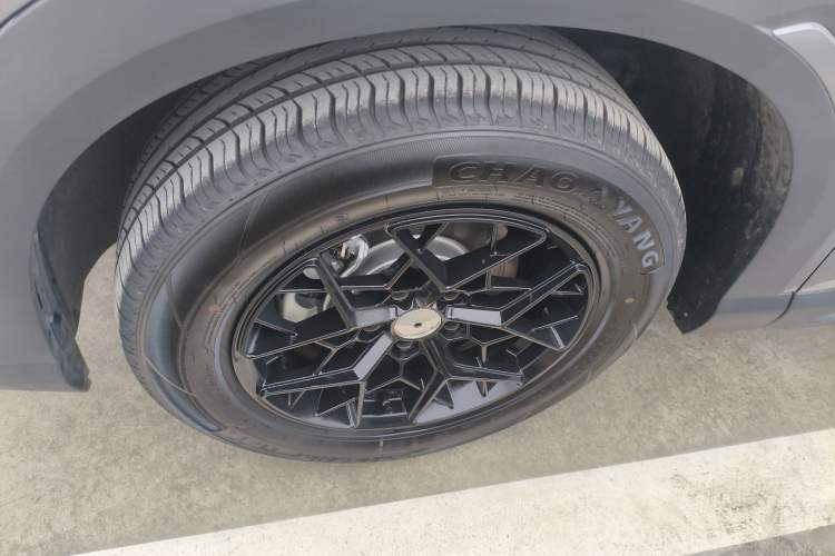 Used BYD Yuan UP 2025 Intelligent Driving Version 401 KM Dynamic Edition Exterior 4