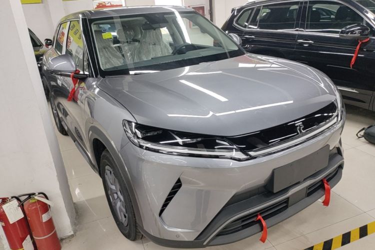 Used BYD Yuan UP 2025 Model 301KM Leading Version Front Right 45 Deg