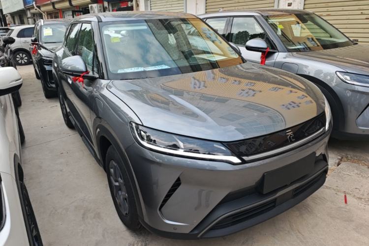 Used BYD Yuan UP 2025 Model 301KM Leading Version Front Right 45 Deg
