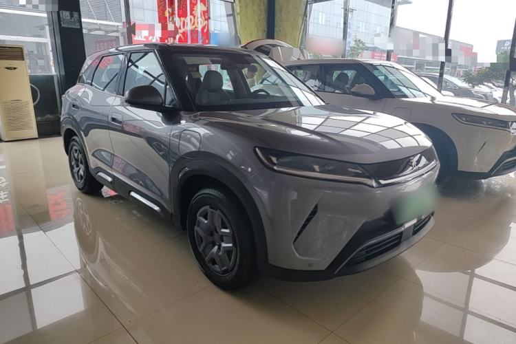 Used BYD Yuan UP 2025 Model 301KM Leading Version Front Right 45 Deg