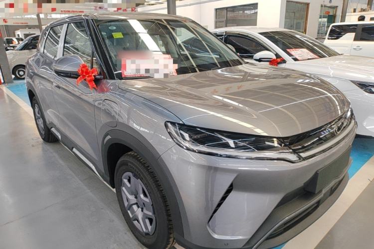 Used BYD Yuan UP 2025 Model 301KM Leading Version Front Right 45 Deg