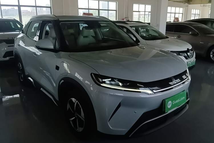 Used BYD Yuan UP 2025 Intelligent Driving Version 401 km Beyond-Range Edition Front Right 45 Deg