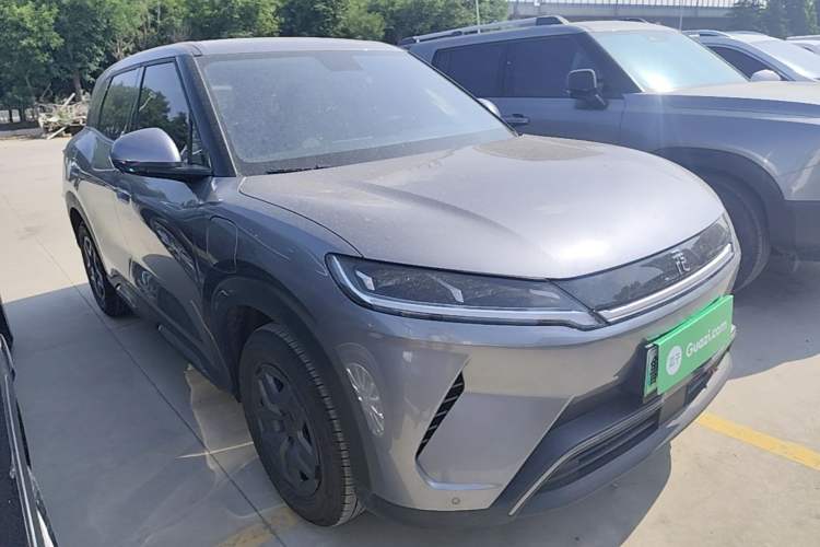 Used BYD Yuan UP 2025 Model 301KM Leading Version Front Right 45 Deg