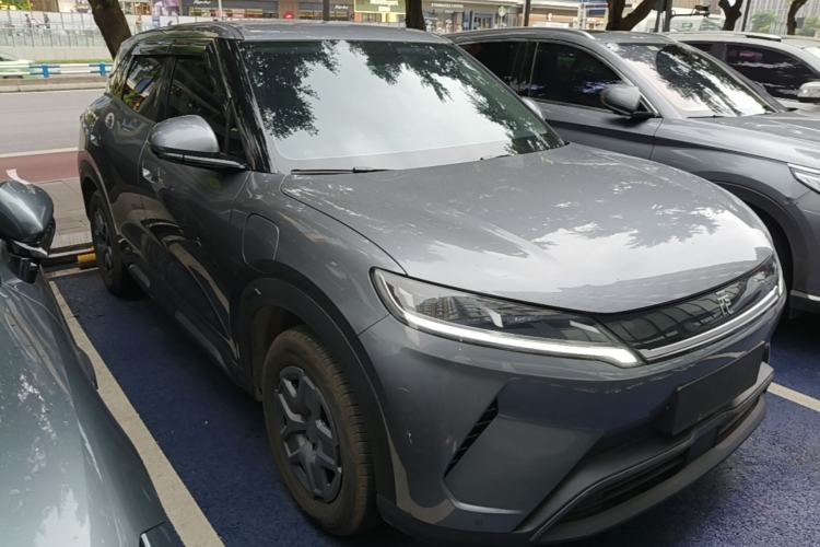 Used BYD Yuan UP 2025 Model 301KM Leading Version Front Right 45 Deg