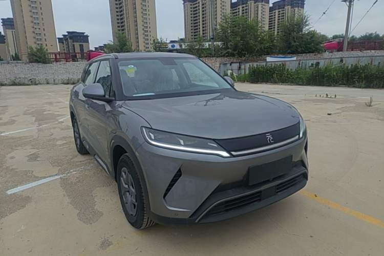 Used BYD Yuan UP 2025 Model 301KM Leading Version Front Right 45 Deg
