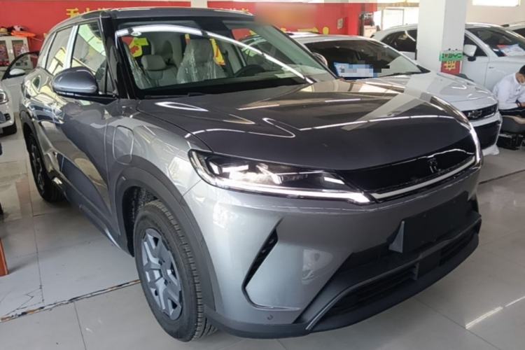 Used BYD Yuan UP 2025 Model 301KM Leading Version Front Right 45 Deg