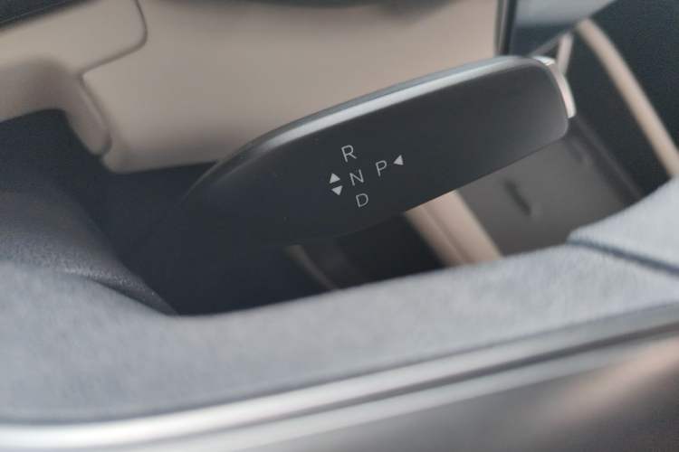 Used BYD Yuan UP 2025 Model 301KM Leading Version Gear Lever