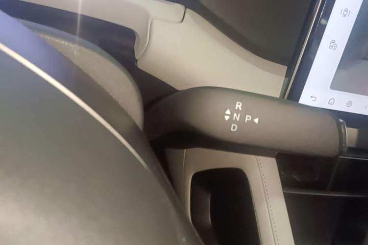 Used BYD Yuan UP 2025 Intelligent Driving Version 401 km Leading Edition Gear Lever