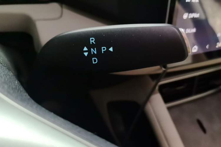 Used BYD Yuan UP 2025 Intelligent Driving Version 401 KM Dynamic Edition Gear Lever