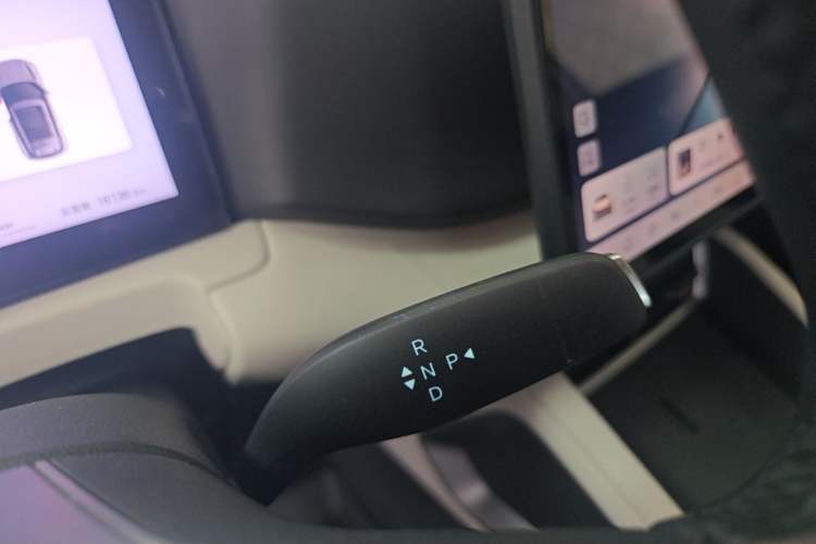 Used BYD Yuan UP 2025 Intelligent Driving Version 401 km Leading Edition Gear Lever