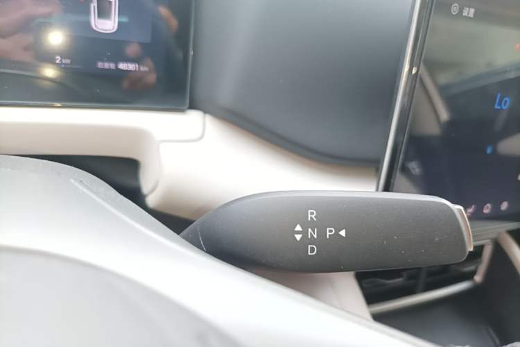 Used BYD Yuan UP 2025 Intelligent Driving Version 401 KM Dynamic Edition Gear Lever