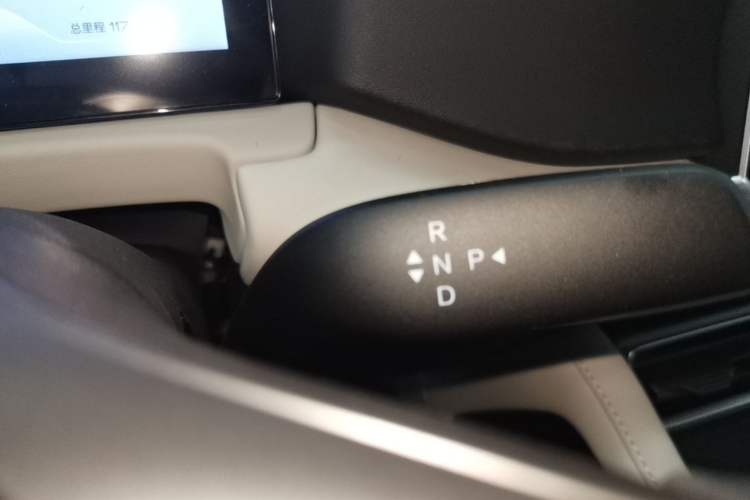Used BYD Yuan UP 2025 Intelligent Driving Version 401 KM Dynamic Edition Gear Lever