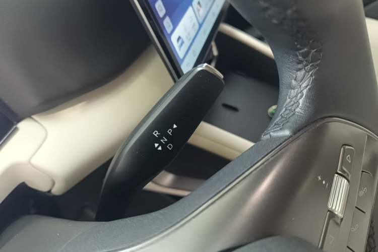 Used BYD Yuan UP 2025 Intelligent Driving Version 401 KM Dynamic Edition Gear Lever