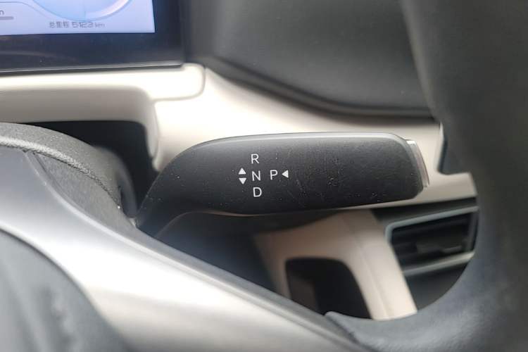 Used BYD Yuan UP 2025 Model 301KM Leading Version Gear Lever