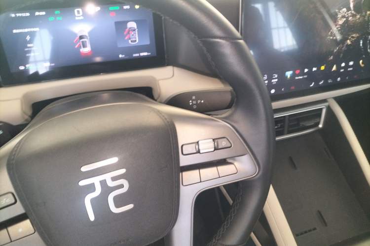 Used BYD Yuan UP 2025 Intelligent Driving Version 401 km Beyond-Range Edition Gear Lever
