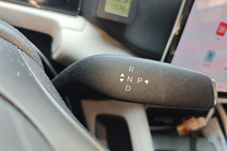 Used BYD Yuan UP 2025 Intelligent Driving Version 401 KM Dynamic Edition Gear Lever