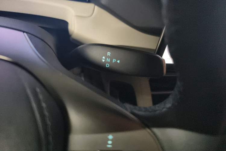 Used BYD Yuan UP 2025 Intelligent Driving Version 401 km Leading Edition Gear Lever