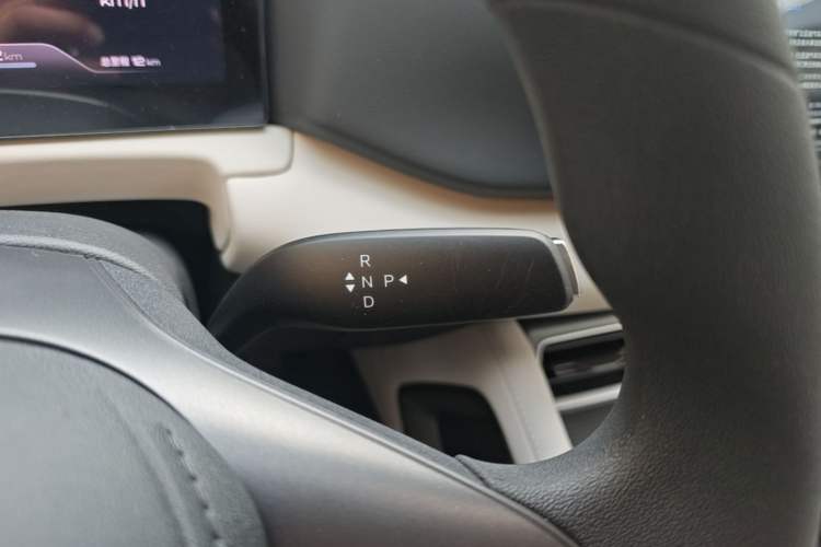 Used BYD Yuan UP 2025 Model 301KM Leading Version Gear Lever