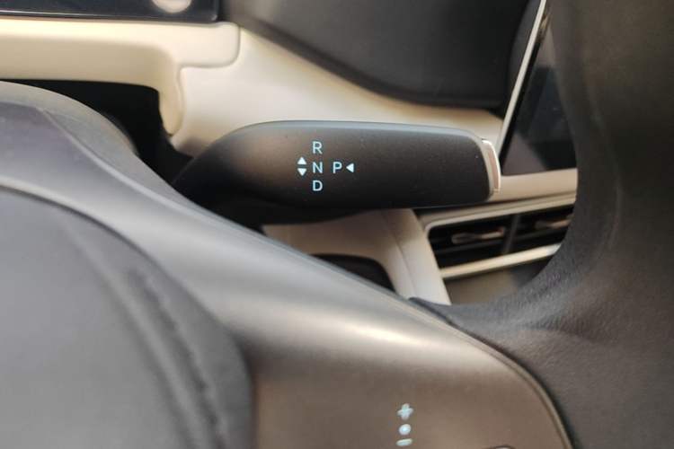 Used BYD Yuan UP 2025 Model 301KM Leading Version Gear Lever