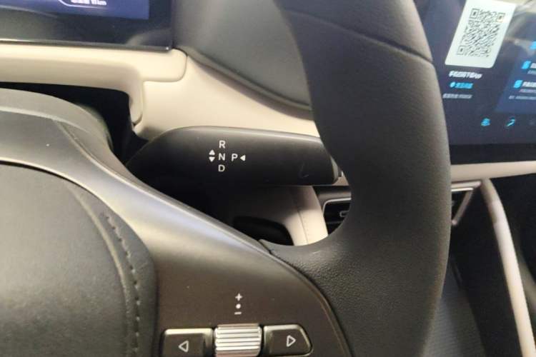 Used BYD Yuan UP 2025 Model 301KM Leading Version Gear Lever