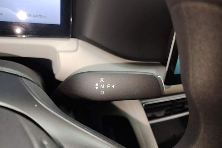 Used BYD Yuan UP 2025 Model 301KM Leading Version Gear Lever