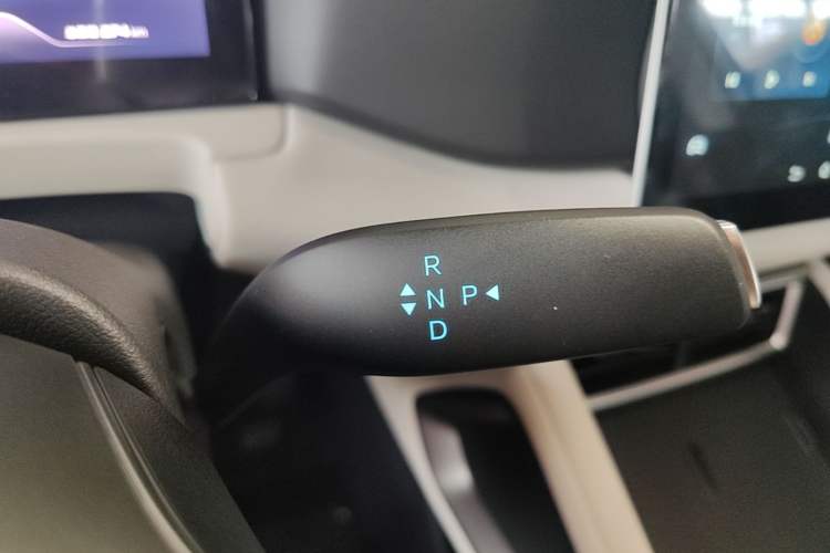 Used BYD Yuan UP 2025 Model 301KM Leading Version Gear Lever