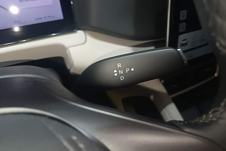 Used BYD Yuan UP 2025 Intelligent Driving Version 401 KM Dynamic Edition Gear Lever