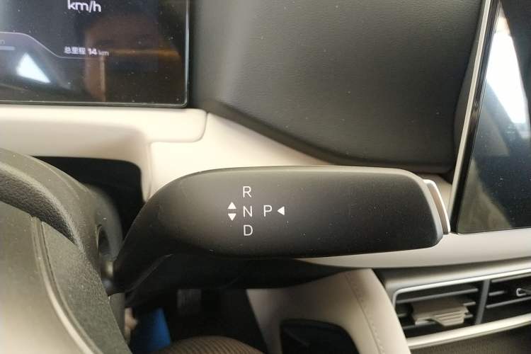 Used BYD Yuan UP 2025 Model 301KM Leading Version Gear Lever