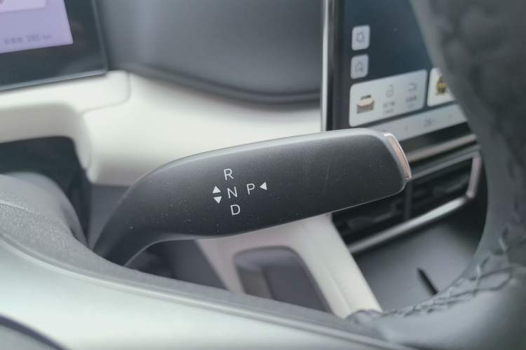 Used BYD Yuan UP 2025 Intelligent Driving Version 401 KM Dynamic Edition Gear Lever