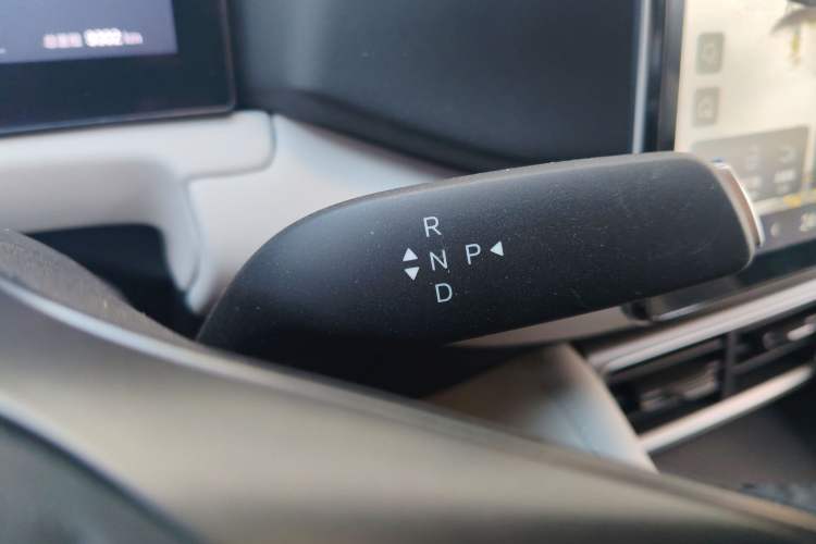 Used BYD Yuan UP 2025 Intelligent Driving Version 401 KM Dynamic Edition Gear Lever