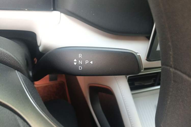 Used BYD Yuan UP 2025 Model 301KM Leading Version Gear Lever