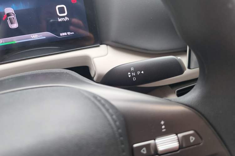 Used BYD Yuan UP 2025 Model 301KM Leading Version Gear Lever